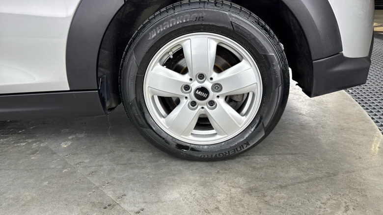 MINI Hatchback 1.5 Cooper Classic Premium 5dr Petrol Hatchback